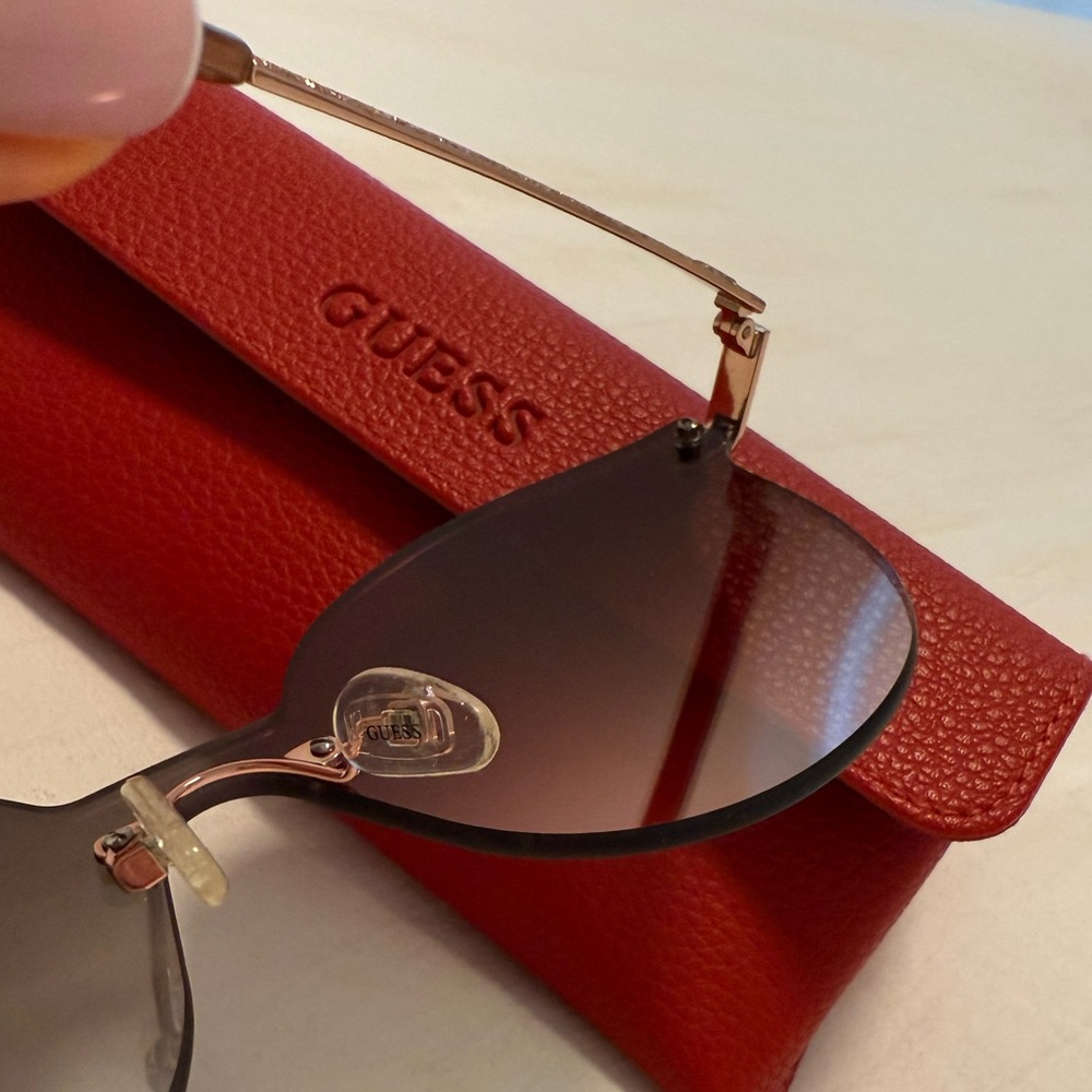 SUNGLASSES GUESS - Picture 3 of 5